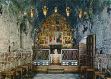 italy-assisi-chapel-of-porzluncola-interior-23-00765