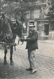 france-paris-man-with-horses-21-00849