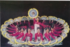 north-korea-pyongyang-sunflower-dance-uz-5537