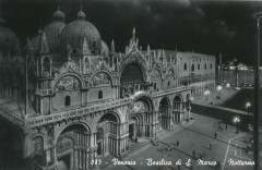 italy-venice-s-marco-basilica-at-night-21-00030