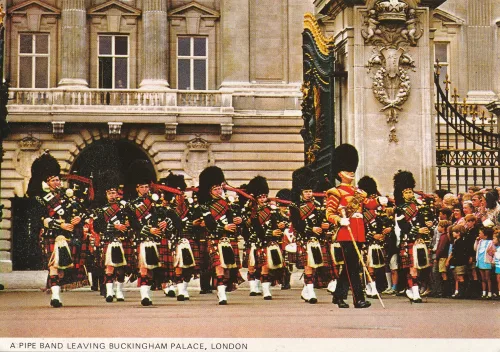 London - Buckingham Palace - Pipe Band - Storbritannien