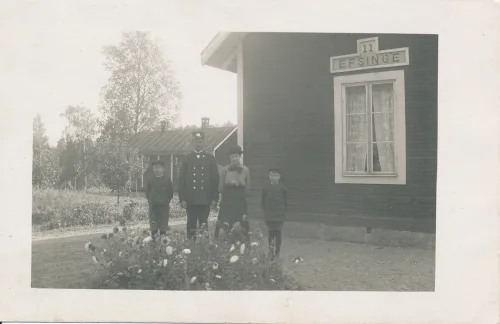 Efsinge - Banvaktsstuga - Stinsen Med Familj - Sverige