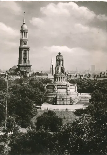 Hamburg - Bismarck Statue And Michaelchurch - Tyskland