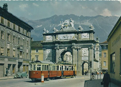 Innsbruck - Triumphpforte Mit Nordkrette - Österrike