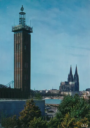 Köln - Messeturm And Kölnerdomen- Tyskland