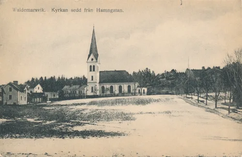 Valdemarsvik - Kyrkan Från Hamngatan - Sverige