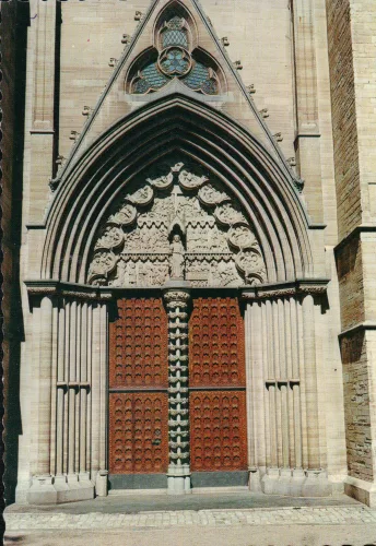 Linköping - Domkyrkan Södra Långhusportalen - Sverige