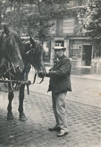 Paris - Man With Horses - Frankrike