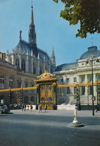 Paris - Sainte Chapelle And Palais De Justice - Frankrike