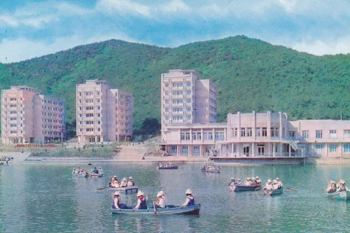 Pyongyang - Magyongdae Juvenile Corps Camp - Nordkorea